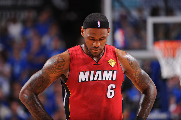 翻新太贵，维罗纳市长托马西提出把维罗纳现主场直接拆除再重建（翻新成本过高，托马西建议将维罗纳现有主场拆除重建）