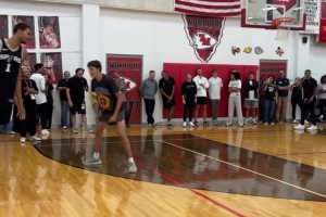 天降神兵，埃斯皮诺替补登场后即在底线附近攻入神仙球制胜（埃斯皮诺替补上阵，底线神仙球一锤定音）