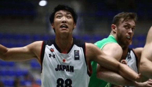 曼城客战皇马大名单：哈兰德领衔，福登、B席、多纳鲁马在列（曼城客场挑战皇马名单出炉：哈兰德领衔，福登、B席、多纳鲁马入选）