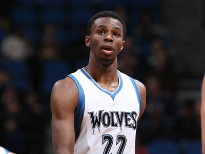 决胜局1扣3拦成奇兵！1.82米超星身体素质爆炸 二传主攻接应都能打（抢五局1扣3拦成制胜关键！1.82米超新星运动能力爆表，可胜任二传、主攻、接应）