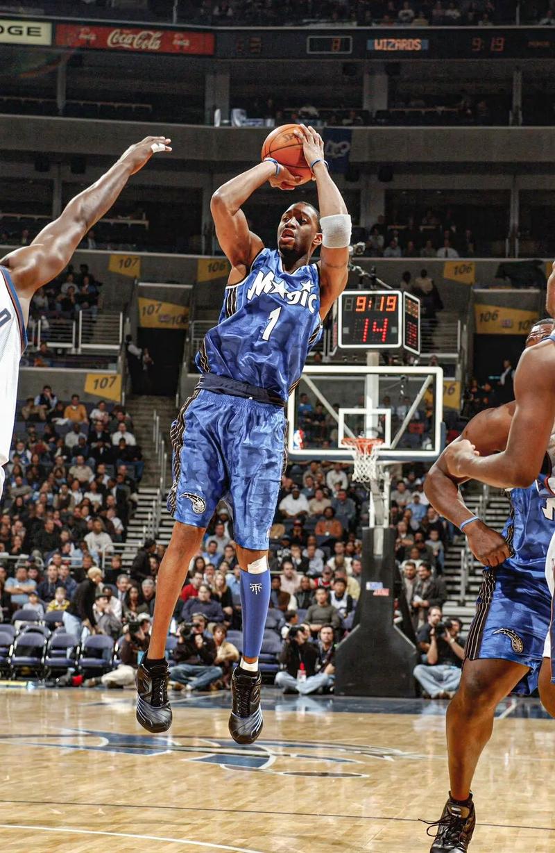 热那亚2-1逆转维罗纳，托斯比建功，洛伦佐-科隆博破门（热那亚2-1翻盘维罗纳，托斯比献制胜球，洛伦佐-科隆博进球）