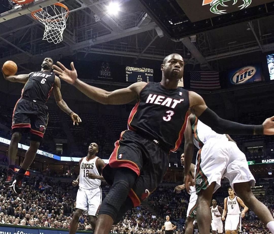 掘金约基奇豪取三双助球队连胜（约基奇砍下三双，助掘金再取连胜）